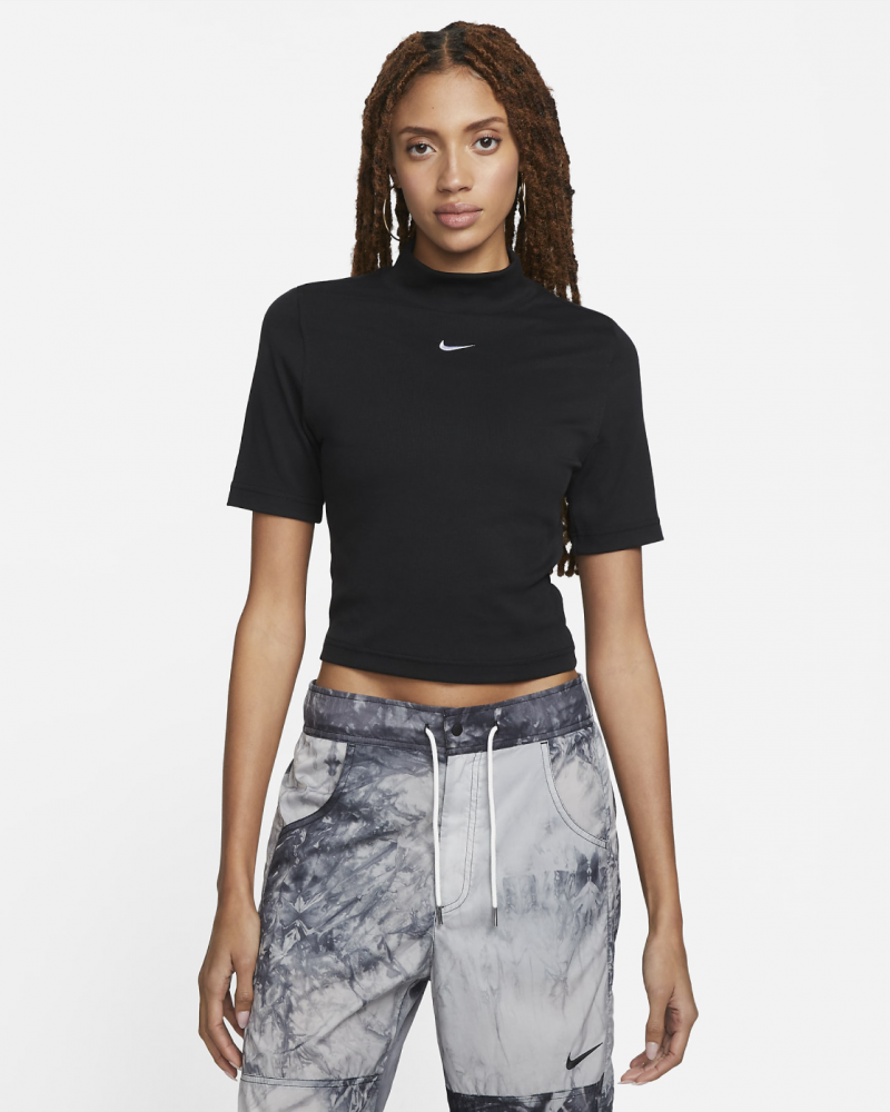 Nike Sportswear Essentials